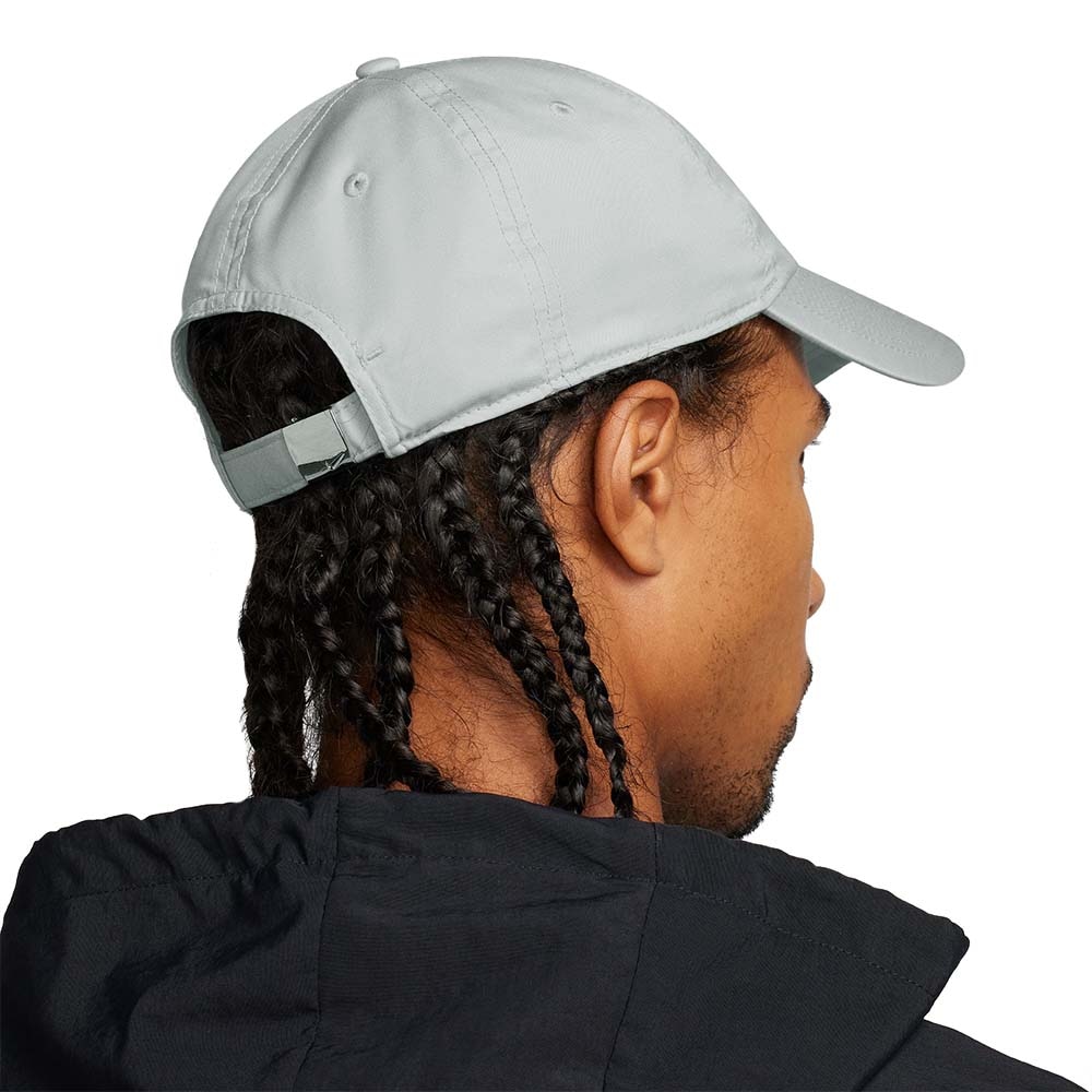 Nike Dri-Fit Club Swoosh Caps Grå